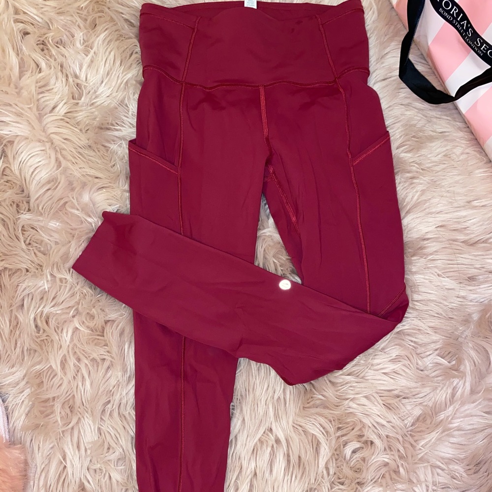SOLD LULULEMON LEGGINGS SZ 4 LIKE NEW- Pending
